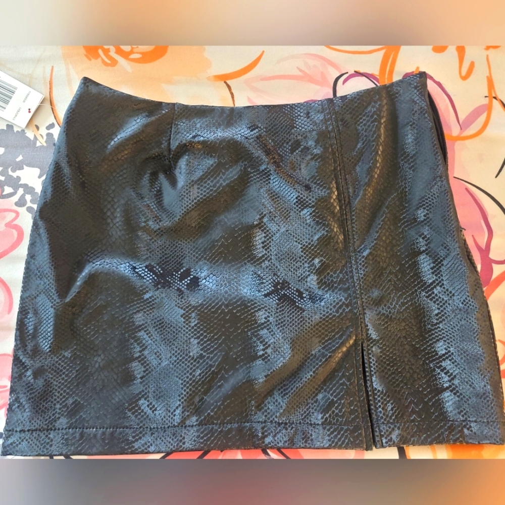 Juicy Couture snakeskin skirt L